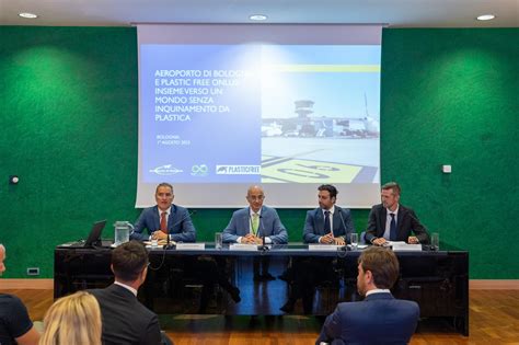 L’aeroporto Marconi di Bologna dichiara guerra alla plastica