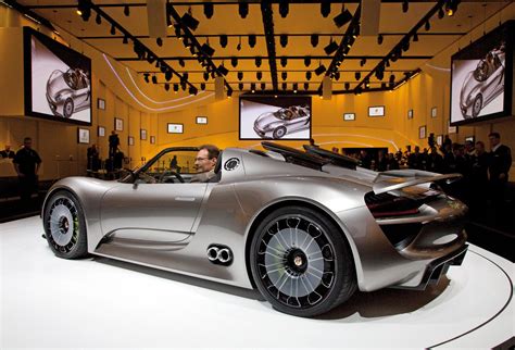 Porsche's stunning 918 Spyder Hybrid Concept - 500bhp V8 + 215 bhp electric