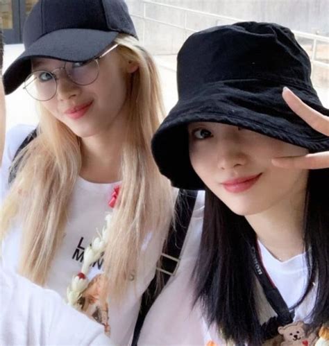 Samo In Hawaii Samo Kpop Girls Twice Sana