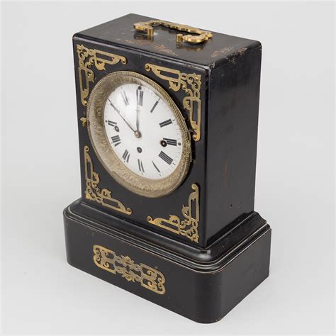 A MANTELPIECE CLOCK AROUND 1900. - Bukowskis