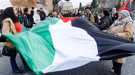 Corteo Pro Palestina Il Giorno Della Memoria Rinviato Dal Questore