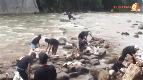 VIDEO Uniknya Lomba Mulung Ciliwung News Liputan6