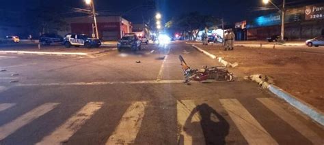 Motociclista Morre Ap S Se Envolver Em Acidente Viatura Da Pm Em