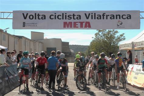 Més de 300 ciclistes de tota la Comunitat participen en el Trofeu