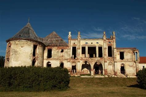 Top 10 Stunning Castles in Romania to Visit - 2024