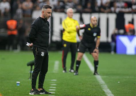 Técnico do Corinthians faz críticas à arbitragem da final da CopaJogada