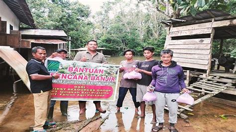 Wabup Ketapang Apresiasi First Resources Group Bantu Korban Banjir Di