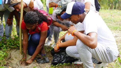 Prefectura Donó Plantas Para Reforestación Y Restauración De Cuencas