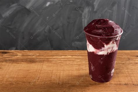 Batido De Sorvete Brasileiro De A A Berry Congelado Em Copo De