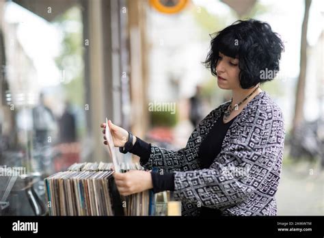 Record Shop Vinyl Hi Res Stock Photography And Images Alamy