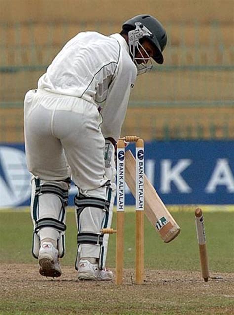 Khaled Mashud Loses His Off Stump To A Lasith Malinga Yorker