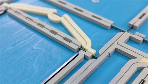 reverse cuts opening mechanism