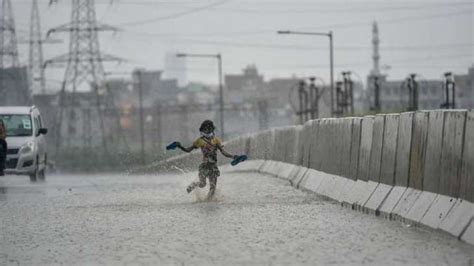 Delhi weather today: IMD forecasts moderate rain in national capital ...