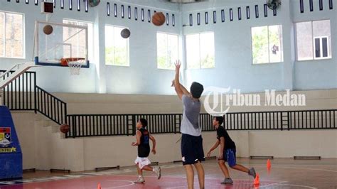 Berita Foto Tim Basket Putra SMA Santo Thomas 1 Medan Melakukan