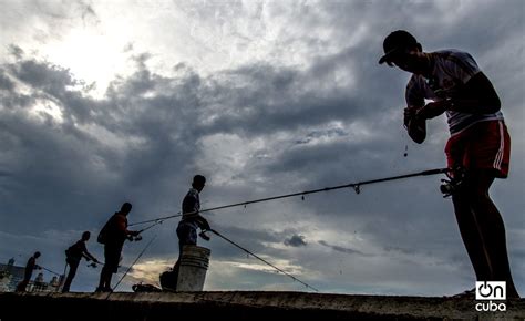 Dónde se pesca en el Malecón de La Habana OnCubaNews