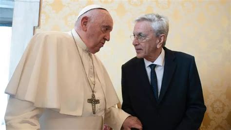 Caetano Veloso Recebido Pelo Papa Francisco No Vaticano Giro Curimata