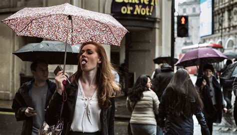 Wallpaper London Picadilly Circus Colour Umbrellas Wet Weather