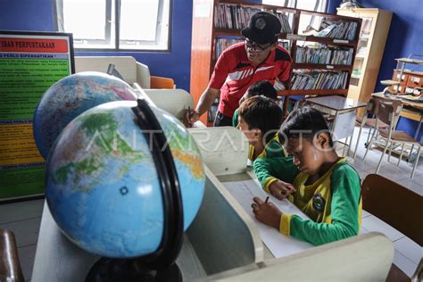 Alokasi Anggaran Bantuan Operasional Satuan Pendidikan 2024 ANTARA Foto