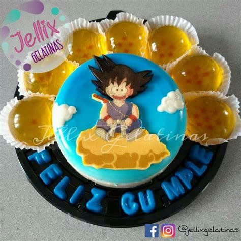 Gelatina de Goku y esferas del Dragón Tres leches con durazno y nuez