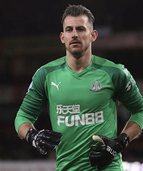 Newcastle Recall Dubravka From Man United Loan Spell