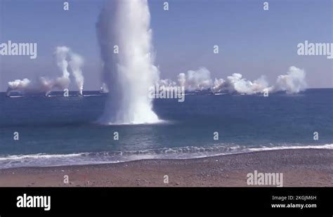 Explosion underwater Stock Videos & Footage - HD and 4K Video Clips - Alamy