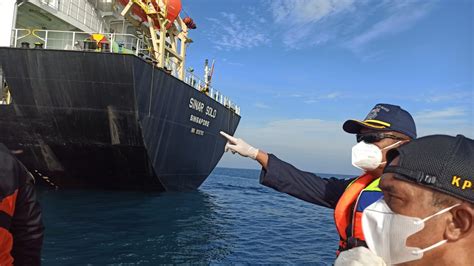 Kapal MV Sinar Solo Dan Kapal MV Taho Australia Tubrukan Di Perairan