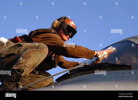 Us Navy Aviation Electronics Technician Stock Photo Alamy