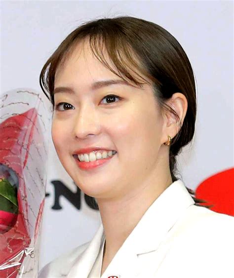 功労賞受賞の石川佳純さん パリ五輪目指す後輩たちに「後悔のないようにプレーして欲しい」日本プロスポーツ大賞授賞式 スポーツ報知