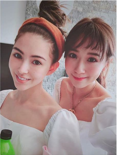 昆凌与闺蜜穿同款衣服！女儿傻眼认错妈 Xuan