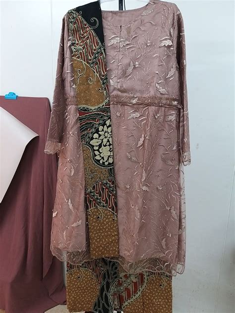 Kebaya Lamaran Batik Warna Nude Kebaya Wisuda Wanita Fesyen Wanita