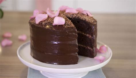 Triple Layer Chocolate Cake Recipe Easy Cakes Betty Crocker