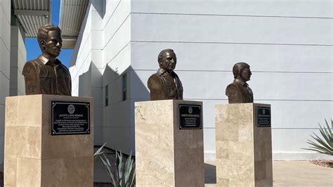 Compañeros presentes en la Develación del busto en honor a Jacinto