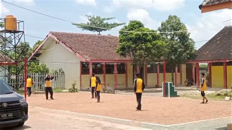 Lapangan Bola Voli SMKN 8 Jember - YouTube