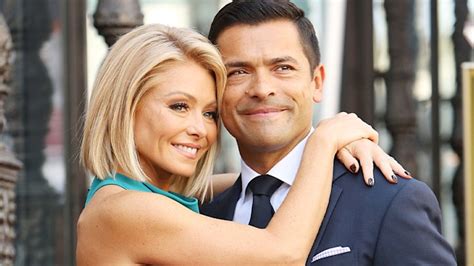 Kelly Ripa & Mark Consuelos' unconventional wedding – what you didn't know | HELLO!