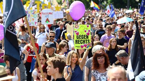 Zehntausende Bei Demonstrationen Gegen Rechtsextremismus Tagesschau De