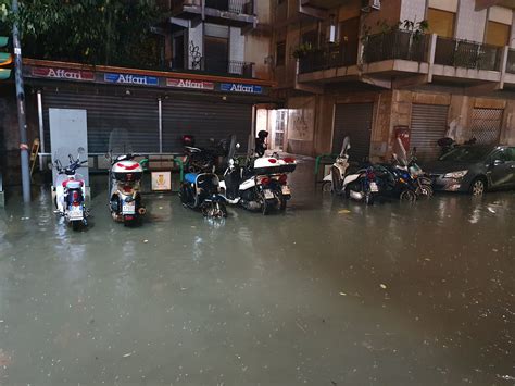 Forte Temporale Nella Notte A Messina Strade Allagate Foto