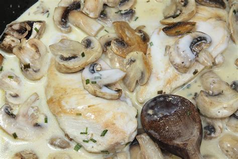 Recette Escalopes De Veau La Cr Me Aux Champignons Et Au Cognac