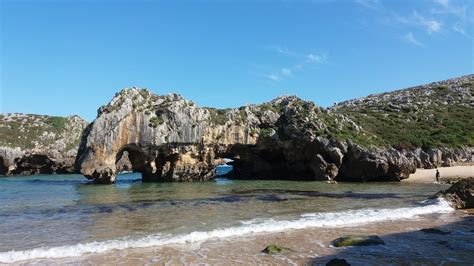 Playa Cuevas Del Mar En Llanes