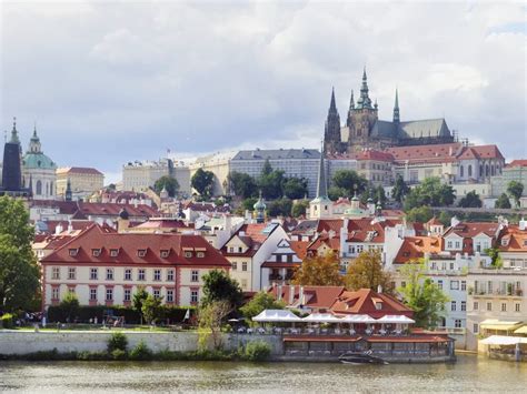 Prague Castle Free Tour Hellotickets