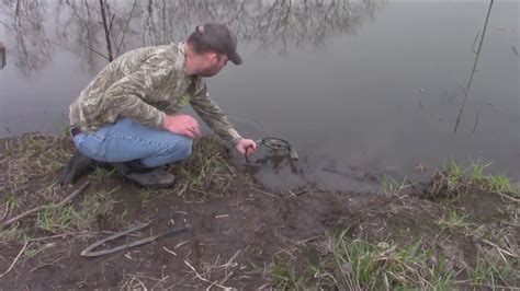 Beaver Trapping Resetting A Drown Set Youtube