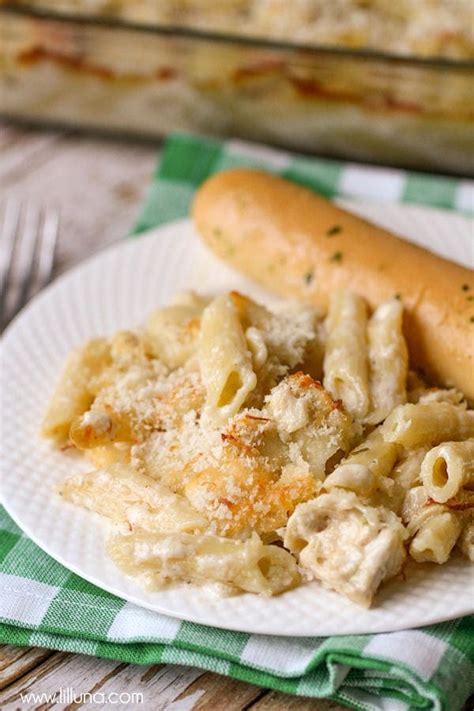 Creamy Chicken Alfredo Pasta Bake