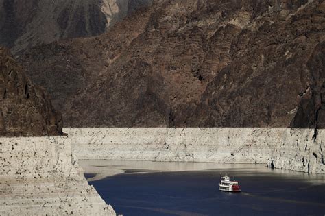 "The shrinking lake" - Lake Mead at historic lows