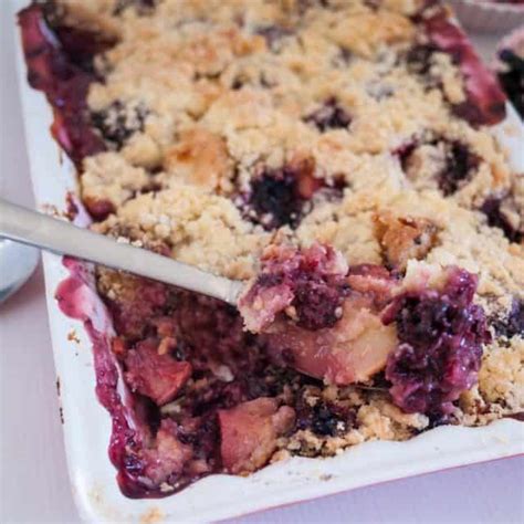 Scrumptious Peach Crumble With Raspberries Veena Azmanov Kitchen