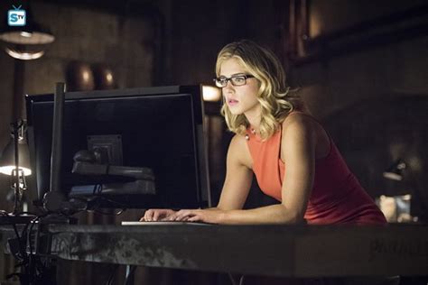 Felicity In Green Arrow Felicity Smoak Photo 39182579 Fanpop