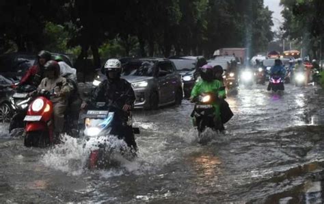 40 RT Dan 5 Ruas Jalan Di Jakarta Terendam Banjir Hingga Kamis Pagi