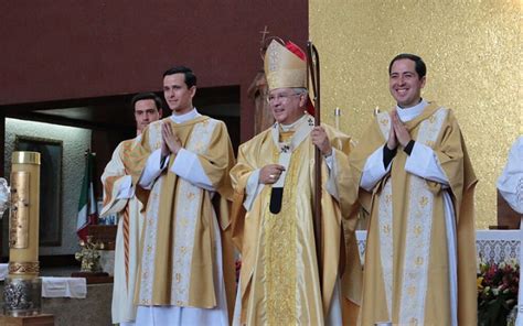 Legionarios De Cristo El Card Francisco Robles Ortega Ordena Dos Diáconos Legionarios De