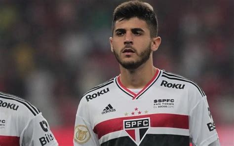 SPNet Beraldo na Europa Entenda os planos do São Paulo para o zagueiro