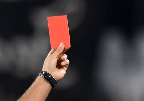 Gridano juventino all arbitro Per il giudice sportivo è un offesa