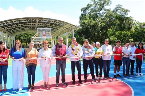 Inaugura Rutilio Unidad Deportiva Y Entrega Escrituras