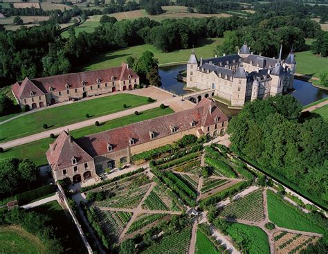 Chateau De Sully Bourgogne Chateau France Sa Ne Et Loire Chateau A